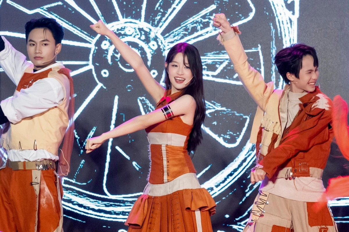 nhan sac nu dien vien 17 tuoi dong lat mat 8 cua ly hai hinh anh 4