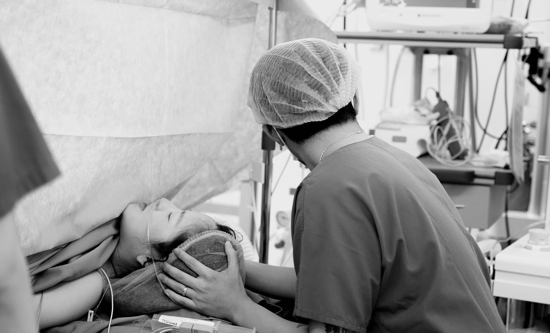 Puka xác nhận sinh con đầu lòng nhan sắc mẹ bỉm được khen hết lời