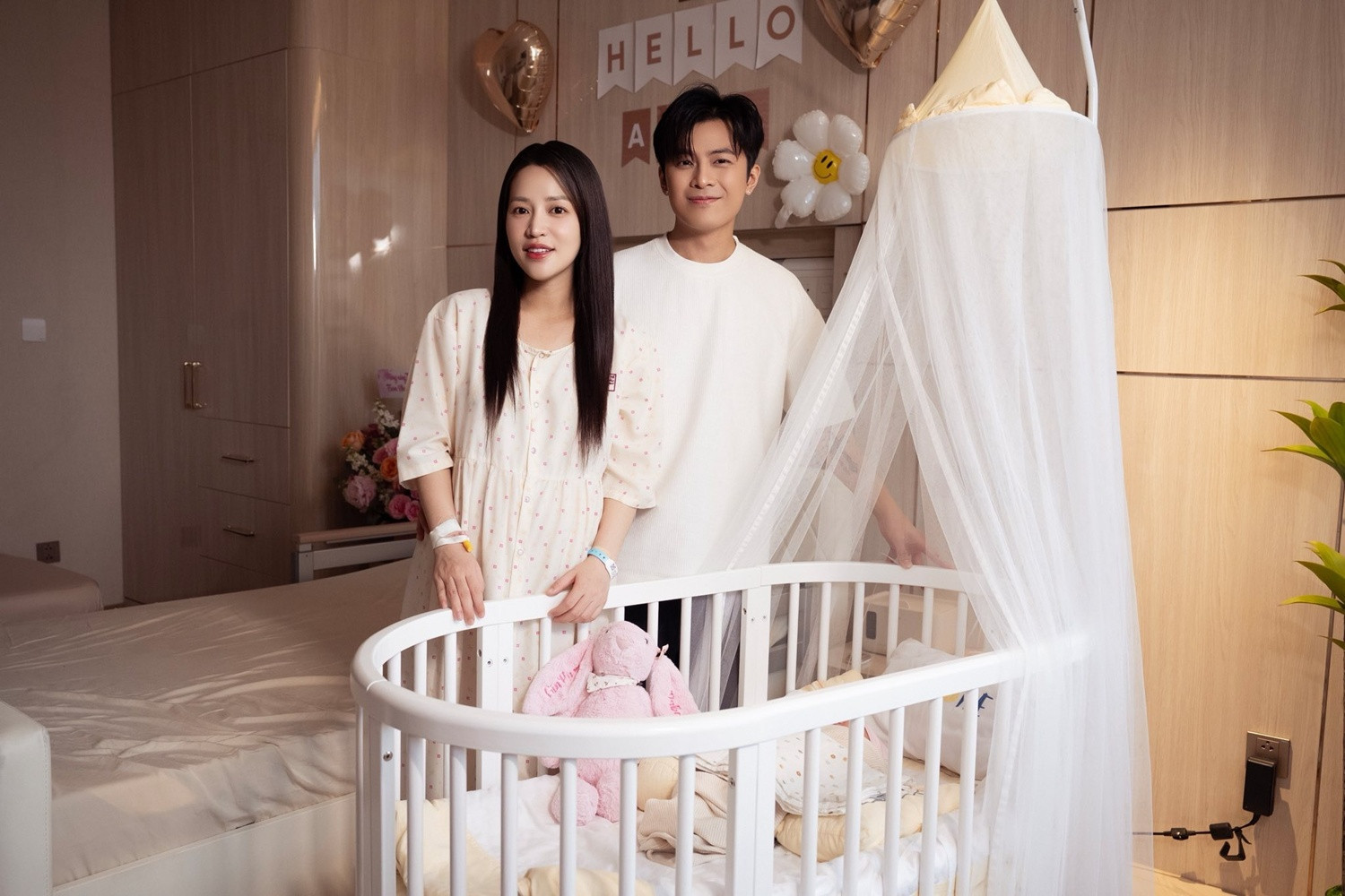 Puka xác nhận sinh con đầu lòng nhan sắc mẹ bỉm được khen hết lời