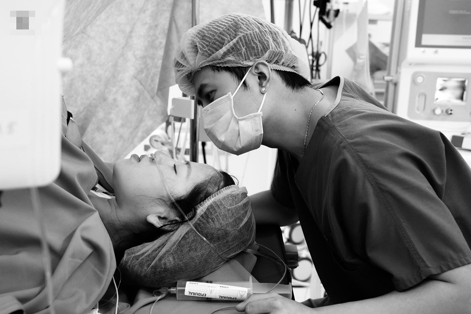 Puka xác nhận sinh con đầu lòng nhan sắc mẹ bỉm được khen hết lời