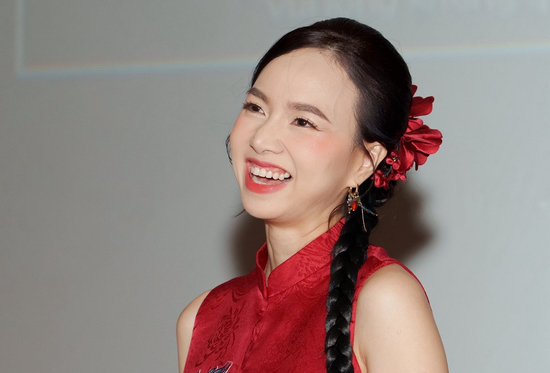 Váy áo cách tân được Đinh Ngọc Diệp tích cực lăng xê
