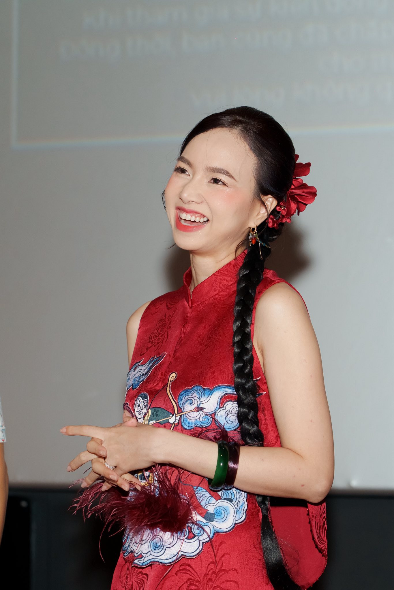 Váy áo cách tân được Đinh Ngọc Diệp tích cực lăng xê- Ảnh 4.