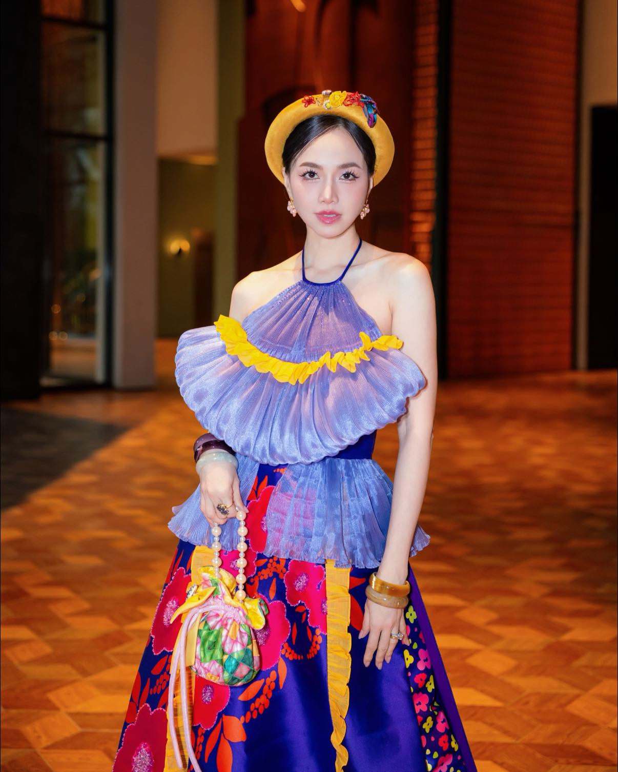 Váy áo cách tân được Đinh Ngọc Diệp tích cực lăng xê- Ảnh 7.