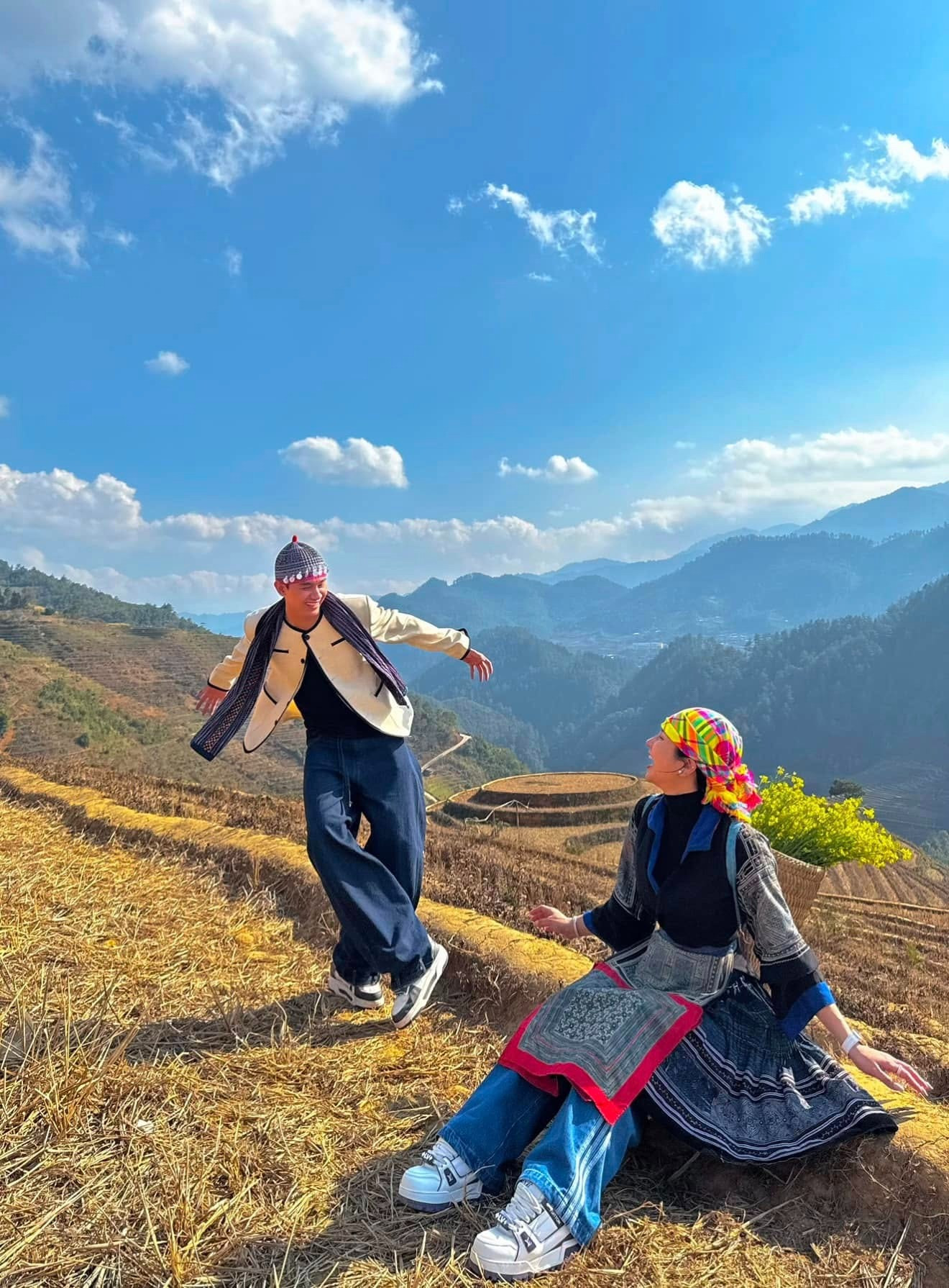 Bạn trai kém 11 tuổi tháp tùng Diệp Lâm Anh đi diễn