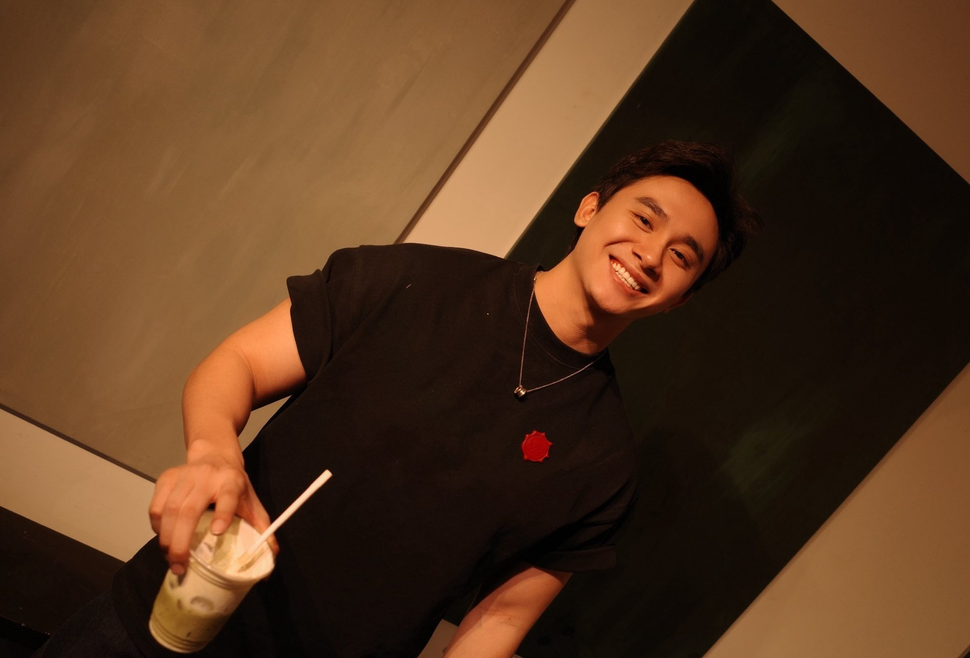 Bạn trai kém 11 tuổi tháp tùng Diệp Lâm Anh đi diễn