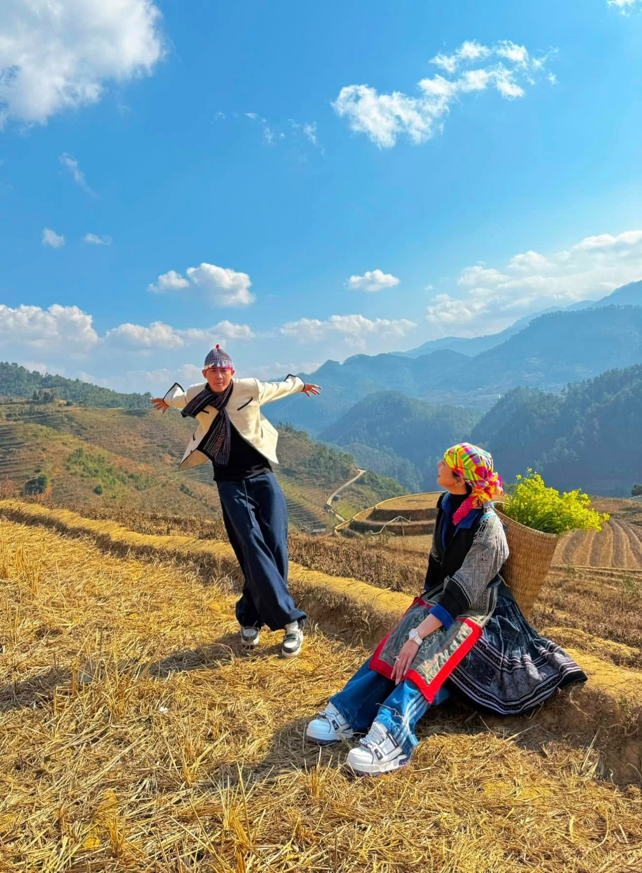 Bạn trai kém 11 tuổi tháp tùng Diệp Lâm Anh đi diễn