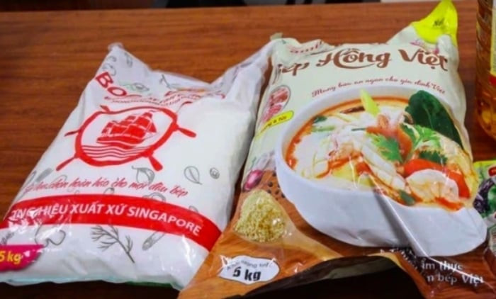 Mì chính có dấu hiệu làm giả được cơ quan công an phát hiện. (Ảnh: CACC)