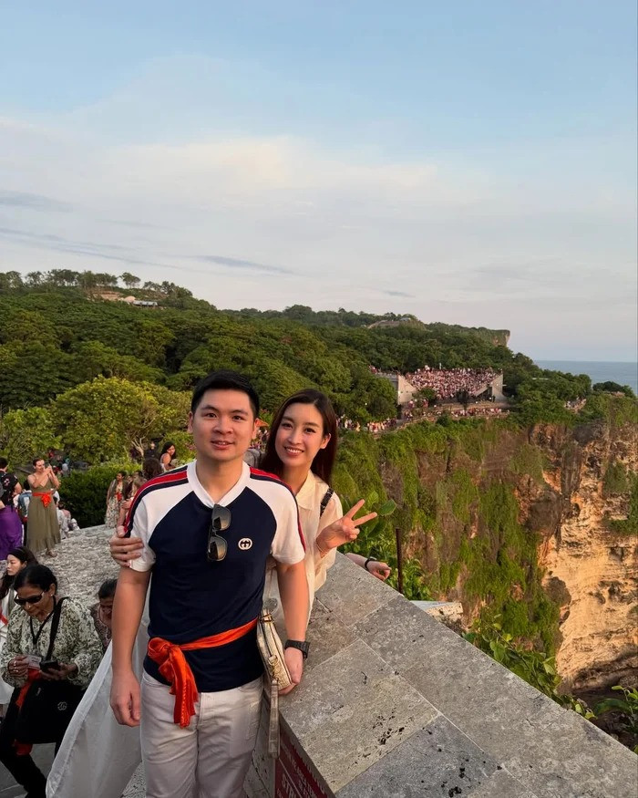 Chồng Đỗ Mỹ Linh ứng xử 'tinh tế, kinh tế' với vợ hơn hẳn sau nhiều lần bị nhắc nhở Chồng Đỗ Mỹ Linh lộ hành động tinh tế kinh tế với vợ sau nhiều lần bị nhắc nhở