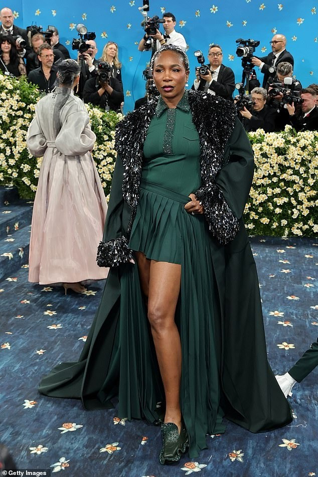 Lisa (BlackPink) vào danh sách mặc xấu nhất Met Gala 2025 ảnh 13