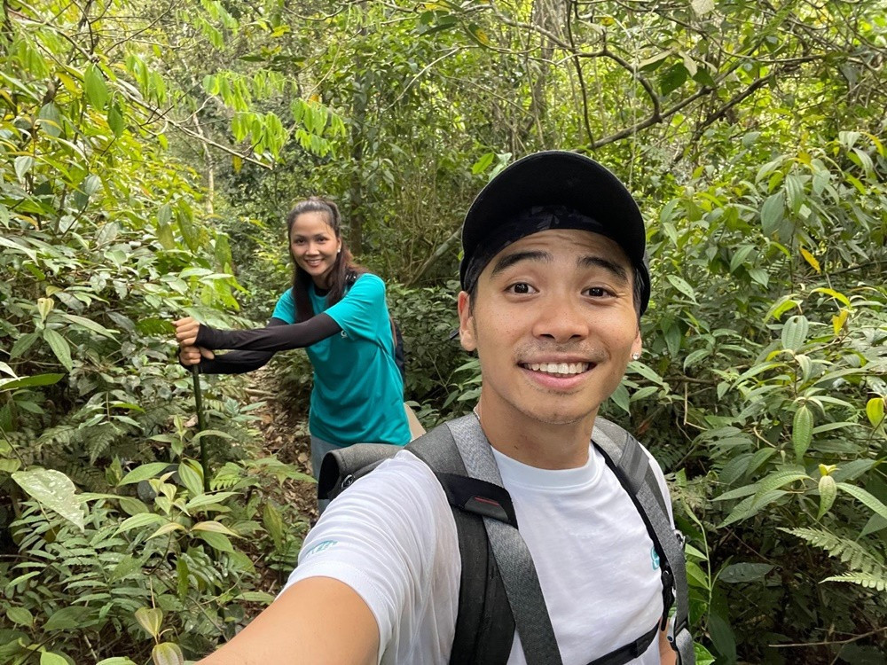 Lộ ảnh chồng HHen Niê đi cấy tóc ở bệnh viện sau màn công khai đầu hói gây sốc