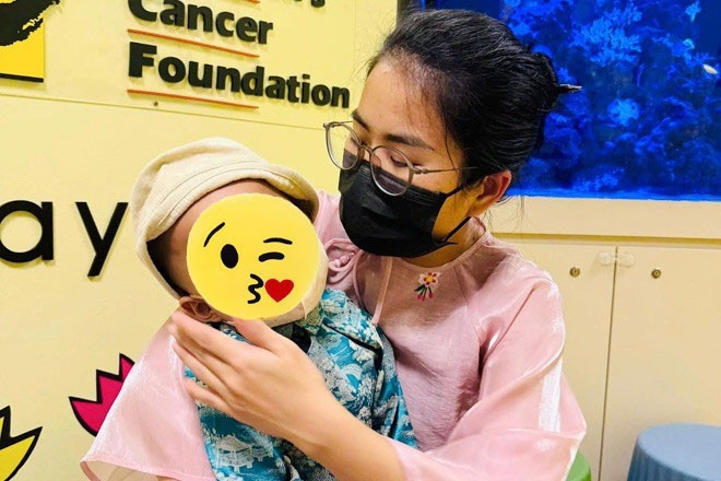 Mẹ Bắp tái xuất mạng xã hội hành động với con trai vừa qua đời gây tranh cãi