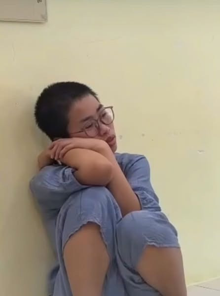 Mẹ Bắp tái xuất mạng xã hội hành động với con trai vừa qua đời gây tranh cãi