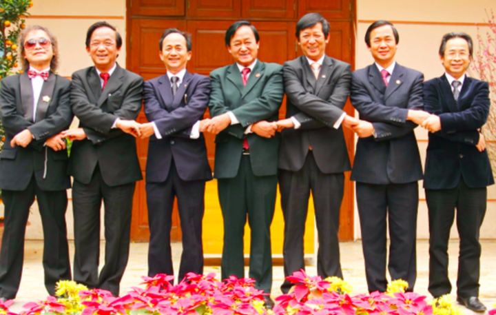 PGS.TS Nguyễn Lân Cường là người con thứ tư trong dòng họ Nguyễn Lân lừng danh, đầy truyền thống khoa bảng và đóng góp cho đất nước.