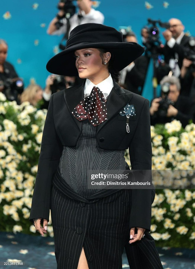 Sao hạng S đình đám 2 lần gây sốc khi công bố có bầu trên thảm đỏ Met Gala Sao hạng A đình đám 2 lần vác bụng bầu khệ nệ lên thảm đỏ Met Gala