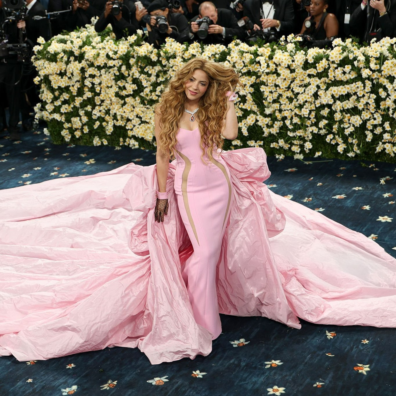 Sao nữ lừng lẫy showbiz bị chê thậm tệ vì trang phục '1 mình 1 kiểu' tại Met Gala 2025 Sao nữ lừng lẫy showbiz bị chê thậm tệ vì trang phục lạc quẻ số 1 tại Met Gala 2025