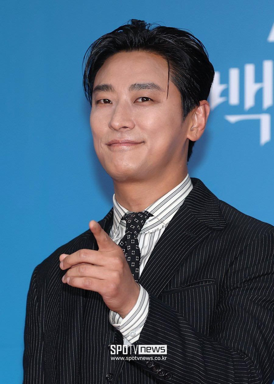 Thảm đỏ bùng nổ: Song Hye Kyo, Hyun Bin xuất hiện ảnh 11