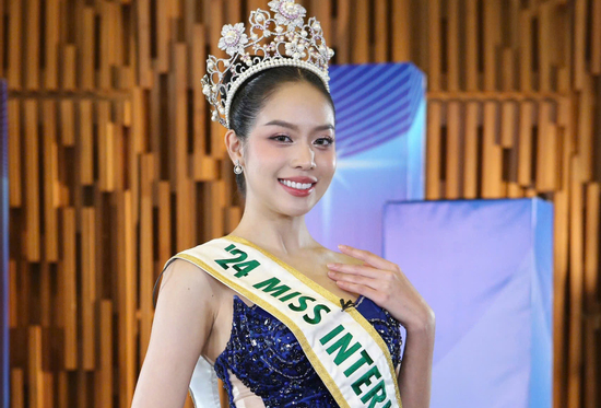 Thanh Thủy xuất hiện sau nhập viện