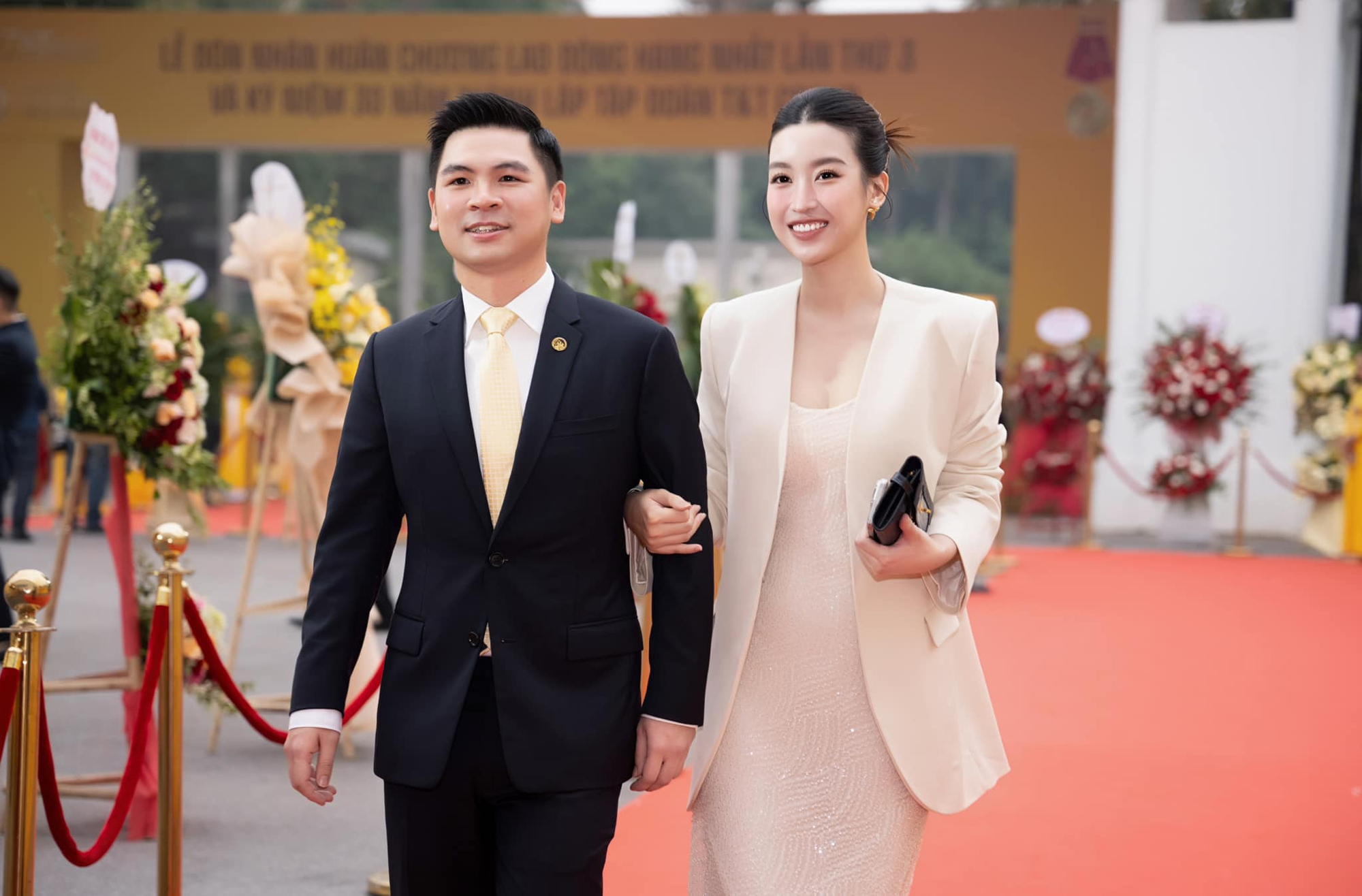 Thông tin bất ngờ về tài sản của Đỗ Mỹ Linh ở SHB, so với chồng chủ tịch Đỗ Vinh Quang chênh bao nhiêu? photo 1735802635130 173580263531