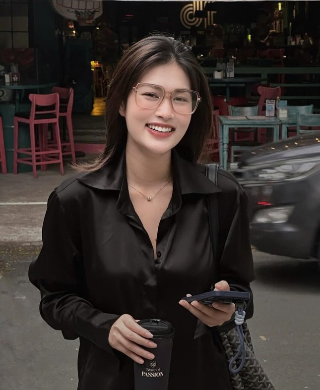 Từ trang phục đến phụ kiện, đôi bạn thân Kỳ Duyên - Thiên Ân có cực nhiều đồ đôi, đồng điệu Từ trang phục đến phụ kiện, đôi bạn thân Kỳ Duyên - Thiên Ân có cực nhiều đồ đôi, đồng điệu - Ảnh 7.