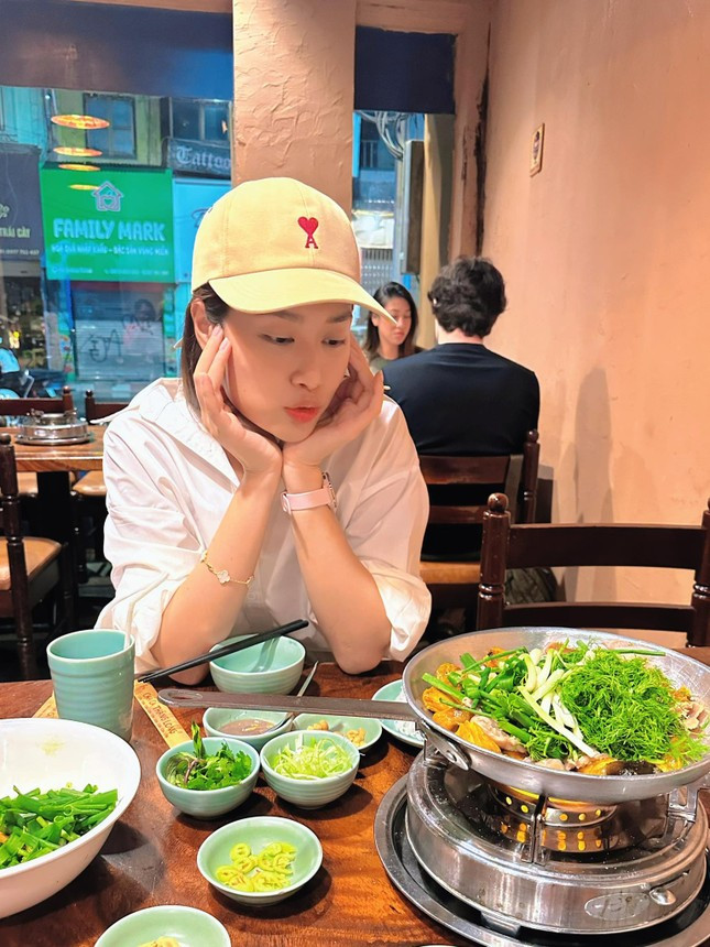 Từ trang phục đến phụ kiện, đôi bạn thân Kỳ Duyên - Thiên Ân có cực nhiều đồ đôi, đồng điệu Từ trang phục đến phụ kiện, đôi bạn thân Kỳ Duyên - Thiên Ân có cực nhiều đồ đôi, đồng điệu - Ảnh 8.