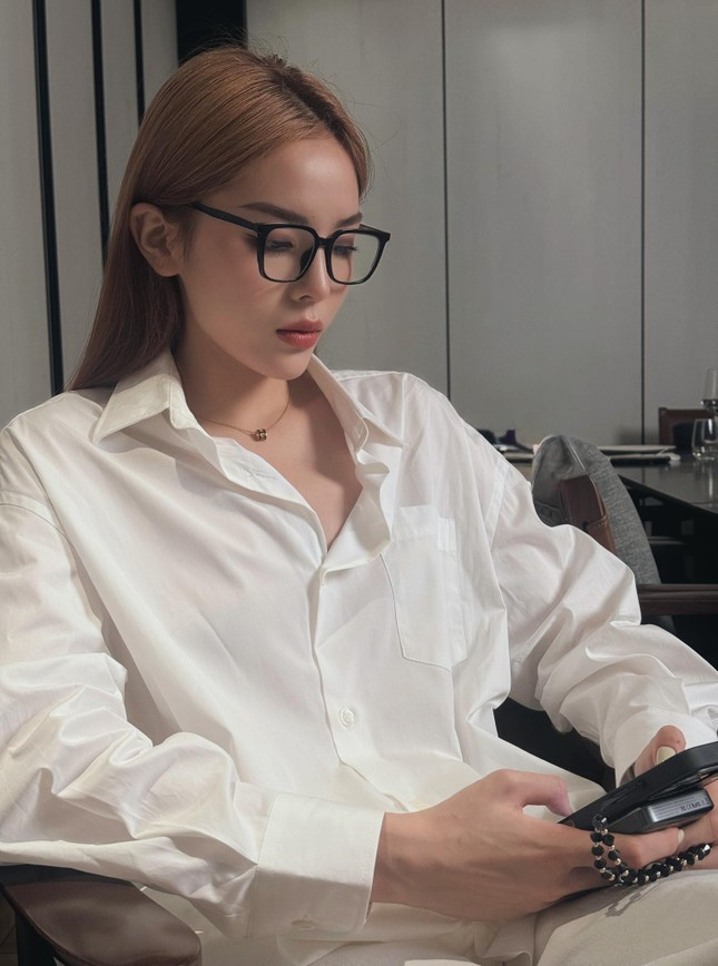 Từ trang phục đến phụ kiện, đôi bạn thân Kỳ Duyên - Thiên Ân có cực nhiều đồ đôi, đồng điệu Từ trang phục đến phụ kiện, đôi bạn thân Kỳ Duyên - Thiên Ân có cực nhiều đồ đôi, đồng điệu - Ảnh 6.