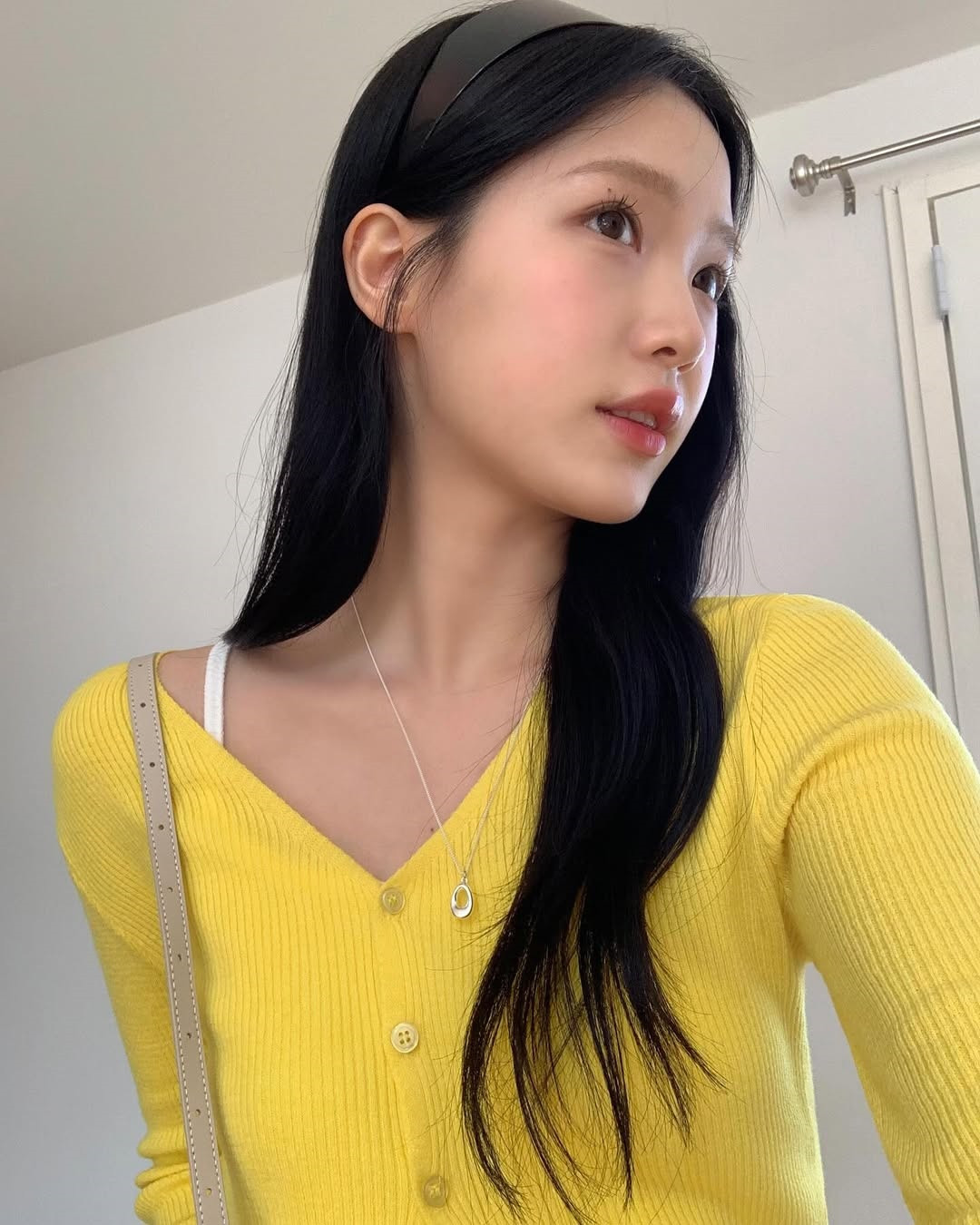 5 kiểu tóc trẻ trung, dễ làm, hợp diện cùng váy vóc mùa hè- Ảnh 8.