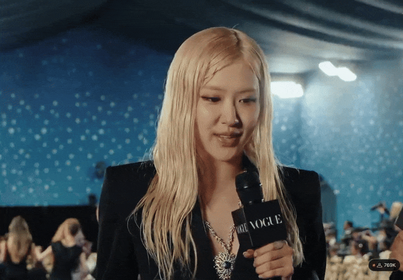 Biến căng: Rosé vạ miệng tại Met Gala, khiến fan Jisoo bất mãn, ầm ĩ đòi công bằng! ezgif 365d1590197342