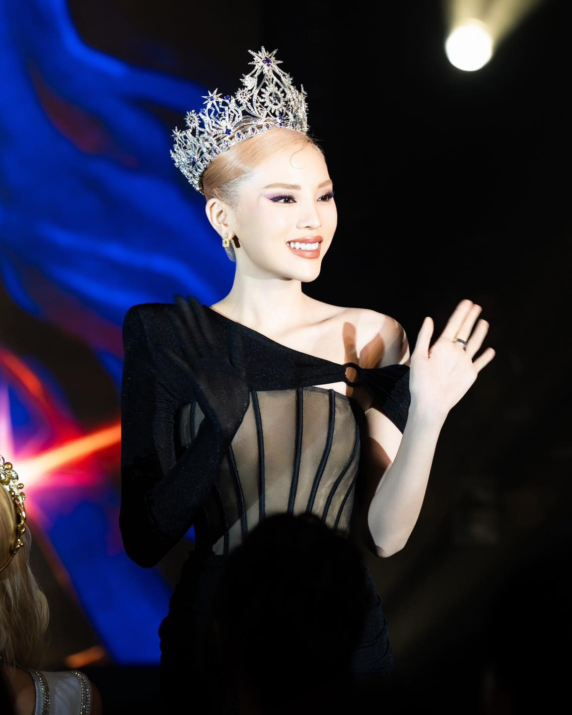 Cuối cùng Hoa hậu Kỳ Duyên đã chịu thay đổi một điểm phong ấn nhan sắc