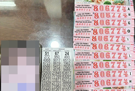 Người đàn ông ở Bình Dương trúng 13 tờ độc đắc, 3 anh em ruột cùng đi nhận tiền