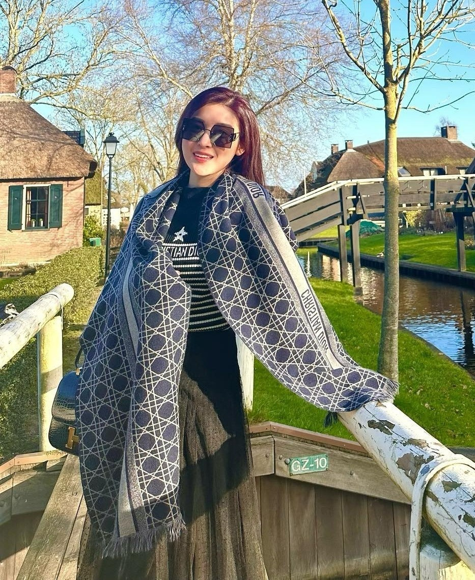 Á hậu Huyền My không thở được phải dùng bình oxy gây hoang mang