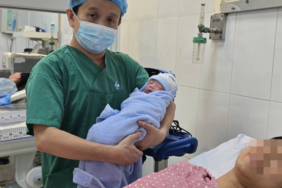 Điều kiện phụ nữ ở TPHCM sinh đủ 2 con trước 35 tuổi được hỗ trợ 3 triệu đồng
