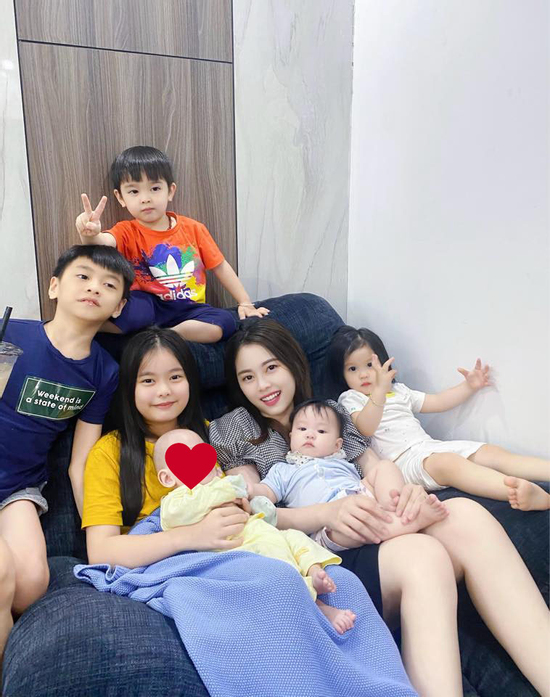 Hằng Túi hiếm hoi khoe ảnh 6 con, bất ngờ nhất ngoại hình quý tử thứ 6