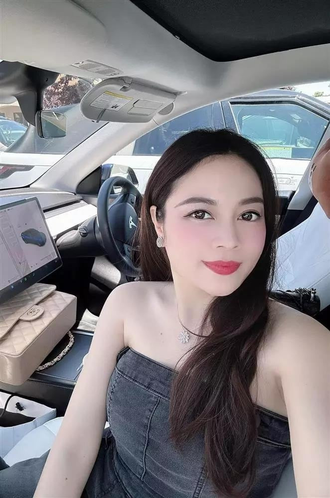 Hằng Túi hiếm hoi khoe ảnh 6 con bất ngờ nhất ngoại hình quý tử thứ 6