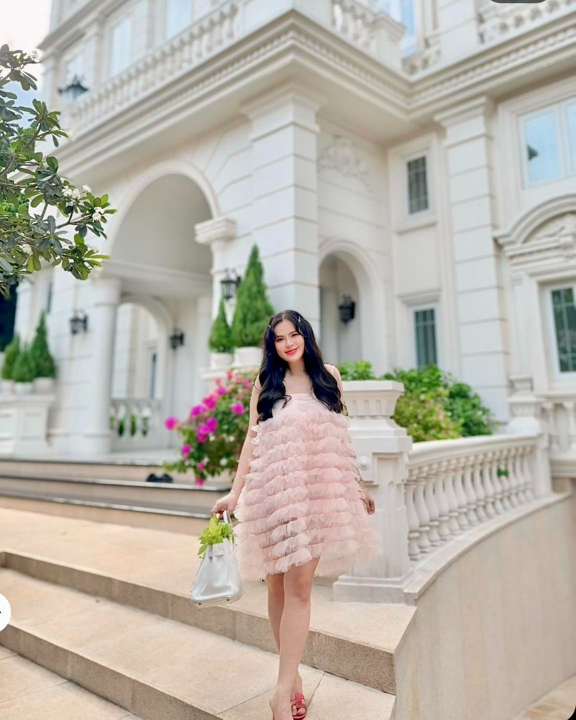 Mang thai tuổi U50, hoa hậu Phương Lê phản pháo khi bị 'mẹ chồng online' dạy bảo Mang thai tuổi U50 hoa hậu Phương Lê phản pháo khi bị mẹ chồng online dạy bảo