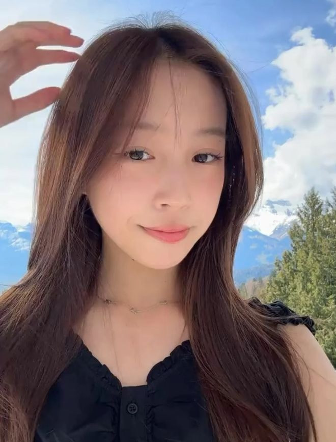 Ngoại hình con gái Triệu Vy ở tuổi 15 nhan sắc không hề giống mẹ