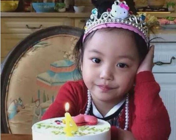 Ngoại hình con gái Triệu Vy ở tuổi 15 nhan sắc không hề giống mẹ