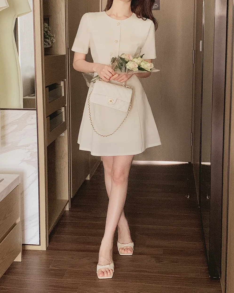 Những món thời trang giúp kéo chân dài miên man Những món thời trang kéo chân dài miên man- Ảnh 2.