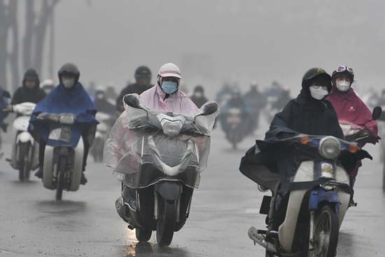 Thời tiết Hà Nội 3 ngày tới: Nắng nóng chói chang rồi mưa giông dịu mát