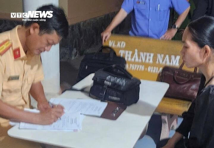 Chiều tối 5/5, Công an tỉnh Vĩnh Long đã có buổi làm việc với mẹ bé T.