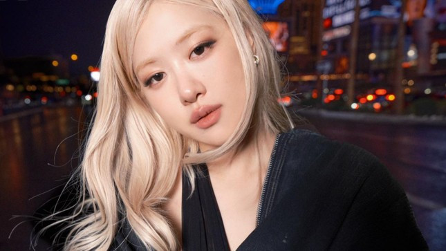 Brad Pitt xuất hiện cùng Rosé (BlackPink) ảnh 4