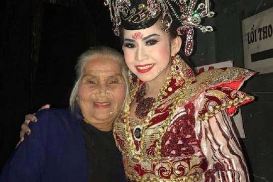 'Cô đào lẳng lơ gian ác' và cuộc đời đẫm nước mắt, U90 vất vả mưu sinh trong nhà trọ