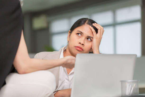 Đi ăn trưa, cô gái phát hiện chuyện không ngờ về nữ đồng nghiệp hay nói đạo lý istockphoto 1365761052 612x612.jpg