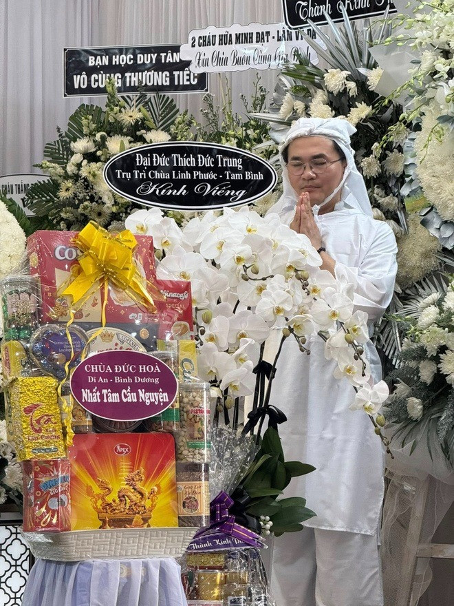 MC Đại Nghĩa viết tâm thư sau lễ tang mẹ, cảm ơn 2 người đặc biệt MC Đại Nghĩa viết tâm thư sau lễ tang mẹ cảm ơn 2 người đặc biệt