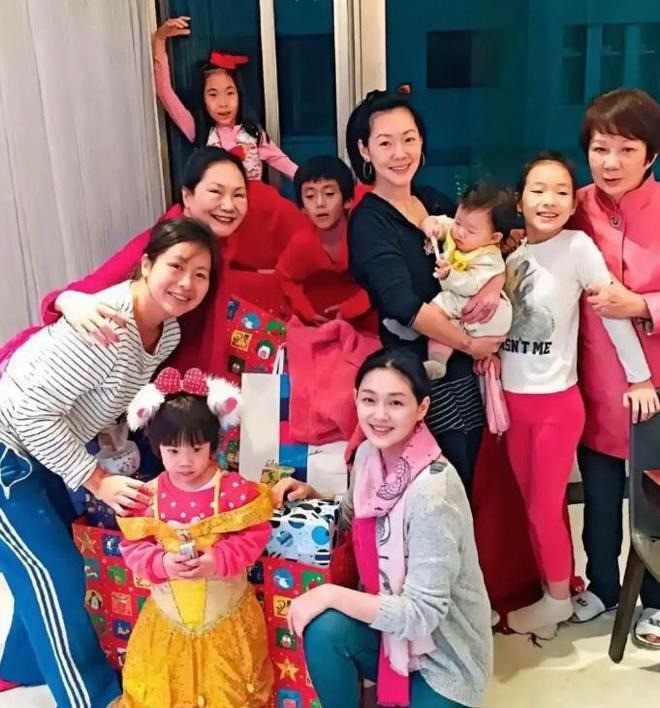 Mẹ Từ Hy Viên đau lòng trước một hành động của Uông Tiểu Phi