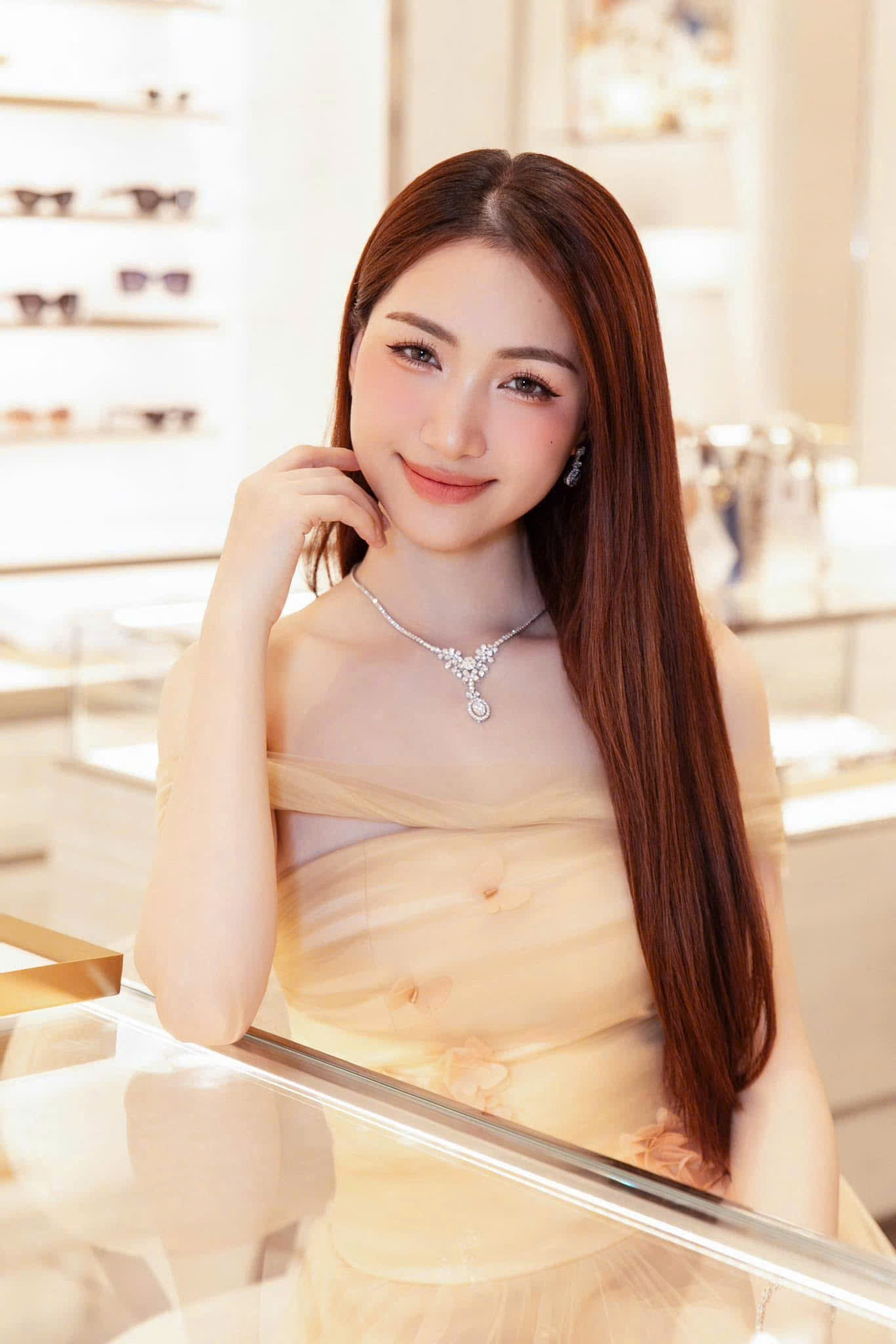 Trợ lý tiết lộ mức độ giàu 'khủng' của Hòa Minzy sau 3 năm làm mẹ đơn thân Trợ lý để lộ độ giàu khủng của Hòa Minzy sau 3 năm làm mẹ đơn thân