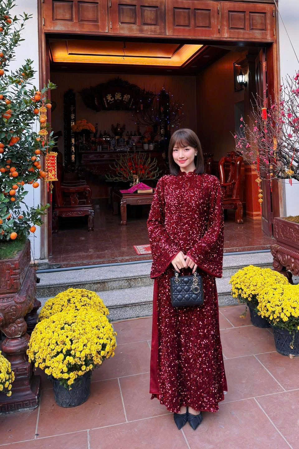 Trợ lý tiết lộ mức độ giàu 'khủng' của Hòa Minzy sau 3 năm làm mẹ đơn thân Trợ lý để lộ độ giàu khủng của Hòa Minzy sau 3 năm làm mẹ đơn thân