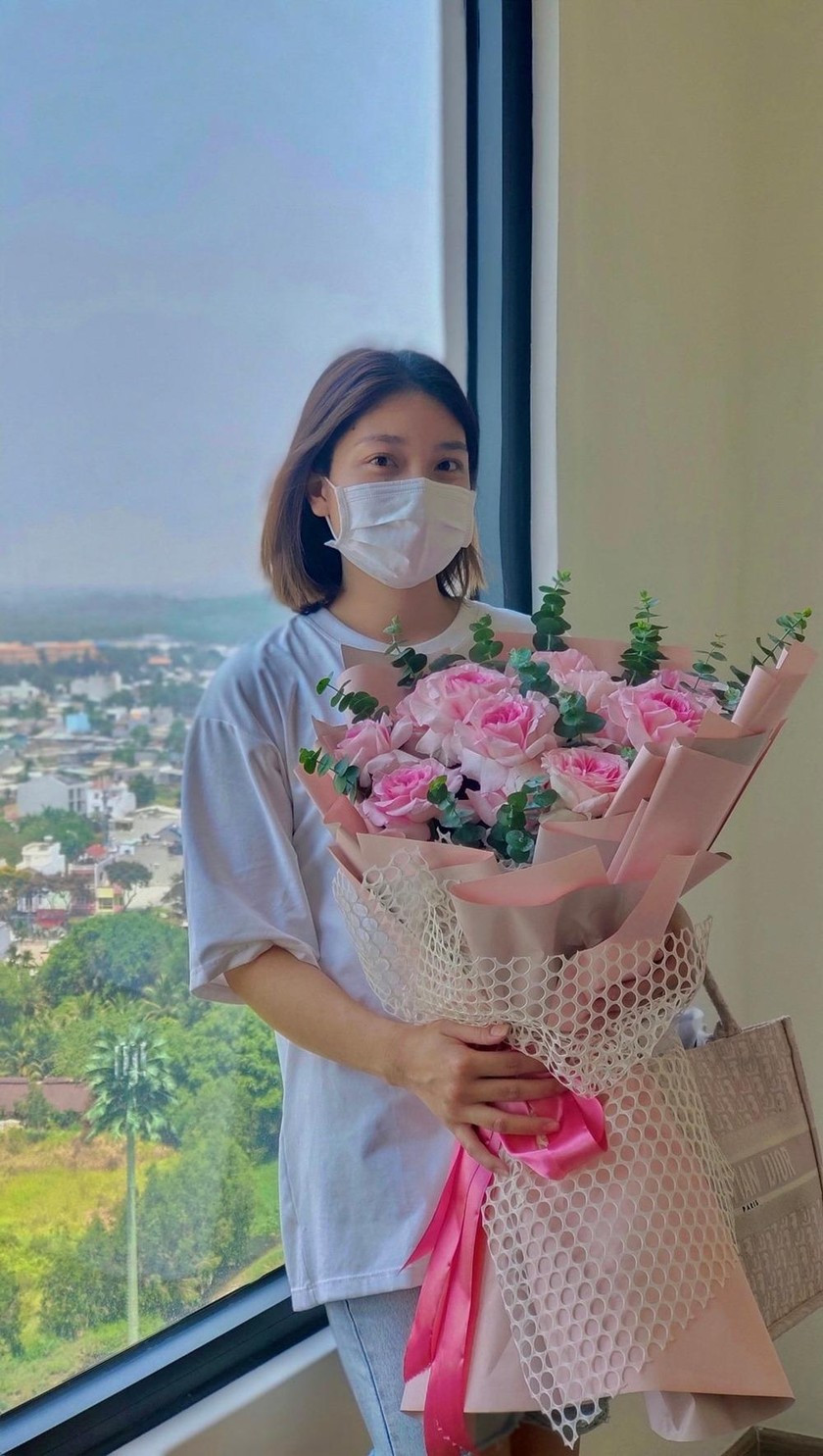 Trợ lý tiết lộ mức độ giàu 'khủng' của Hòa Minzy sau 3 năm làm mẹ đơn thân Trợ lý để lộ độ giàu khủng của Hòa Minzy sau 3 năm làm mẹ đơn thân