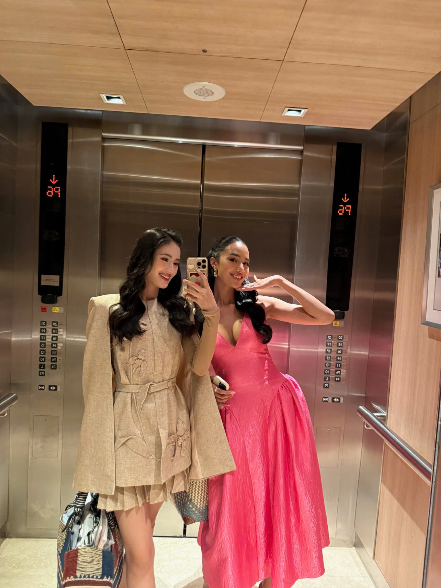 Ý Nhi bị soi trang phục lạc quẻ nhăn nhúm đọ sắc mỹ nhân hot nhất Miss World 2025