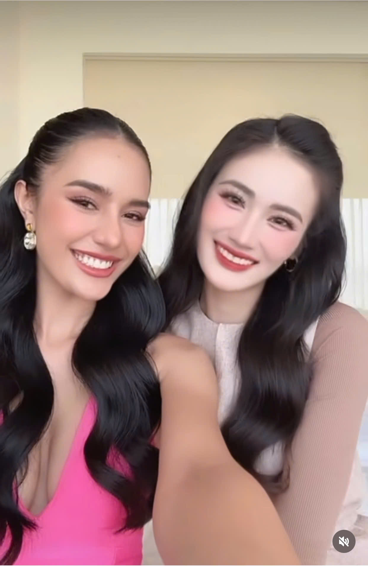 Ý Nhi bị soi trang phục lạc quẻ nhăn nhúm đọ sắc mỹ nhân hot nhất Miss World 2025