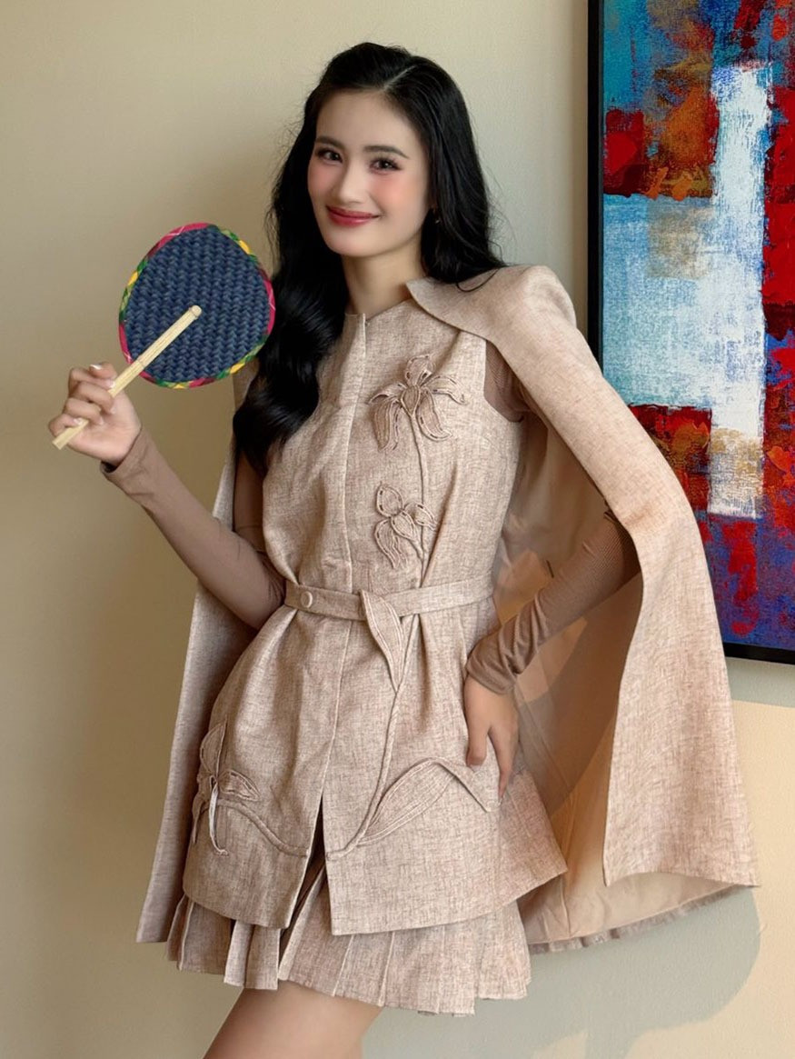 Ý Nhi bị soi trang phục lạc quẻ nhăn nhúm đọ sắc mỹ nhân hot nhất Miss World 2025